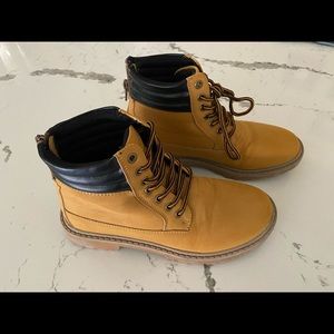 Urban Groove Boots